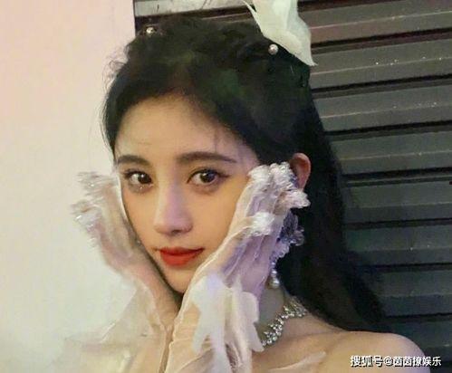 娱乐吃瓜鞠婧祎,娱乐圈的瓜田，她如何成为吃瓜群众的焦点？”